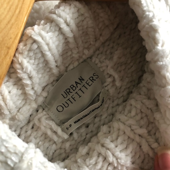 ❌SOLD❌Urban Outfitters Fuzzy Cropped Knit - Picture 6 of 7